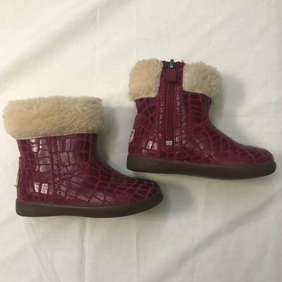 ✨Hot Pick✨Ugg Dark Pink Boots Snakeskin Pattern Cream Wool Cuff Infant US 6 - Picture 4 of 7
